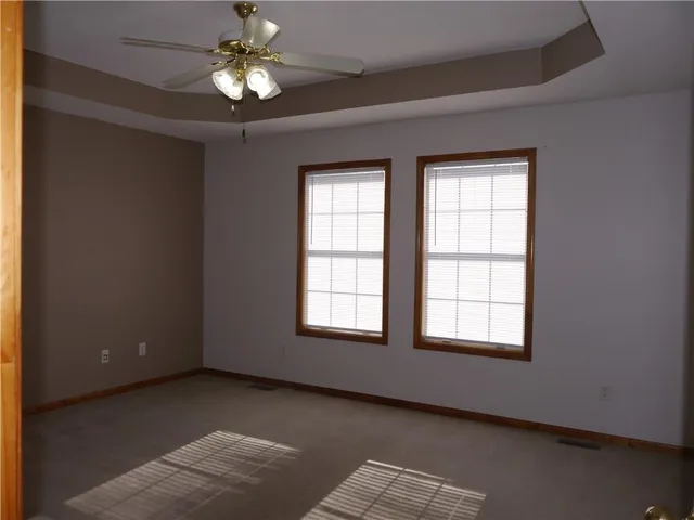 $325,000 | 809 Stratford Drive, Raymore, MO 64083