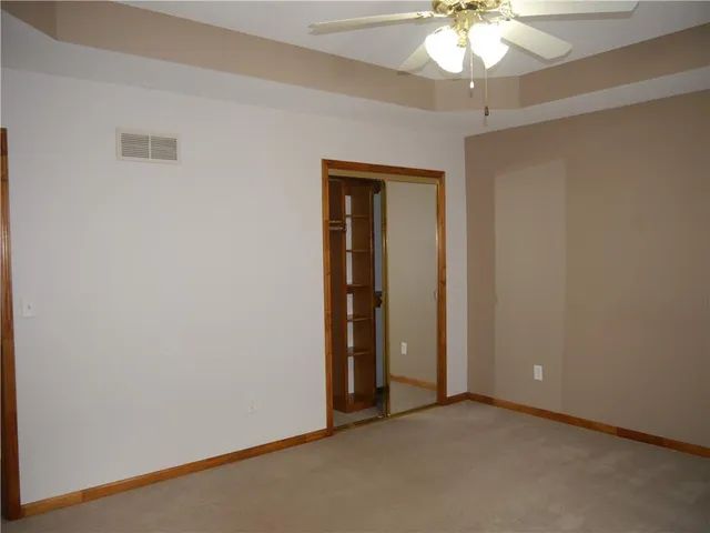 $325,000 | 809 Stratford Drive, Raymore, MO 64083