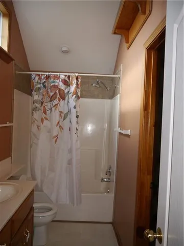 $325,000 | 809 Stratford Drive, Raymore, MO 64083