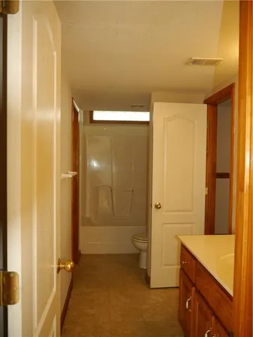 $325,000 | 809 Stratford Drive, Raymore, MO 64083