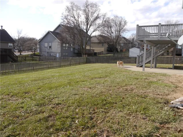 $325,000 | 809 Stratford Drive, Raymore, MO 64083