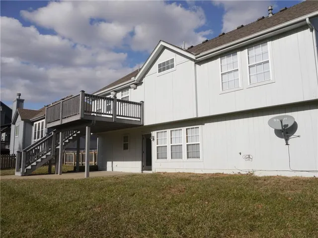 $325,000 | 809 Stratford Drive, Raymore, MO 64083