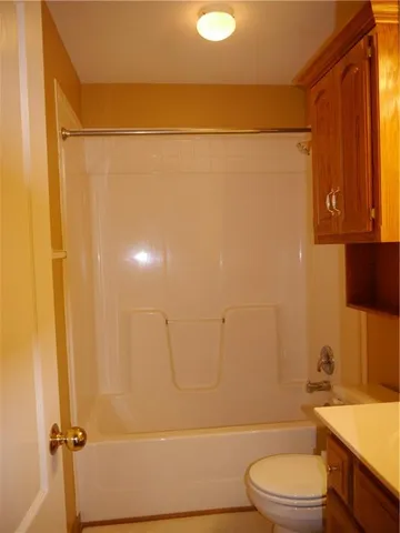 $325,000 | 809 Stratford Drive, Raymore, MO 64083