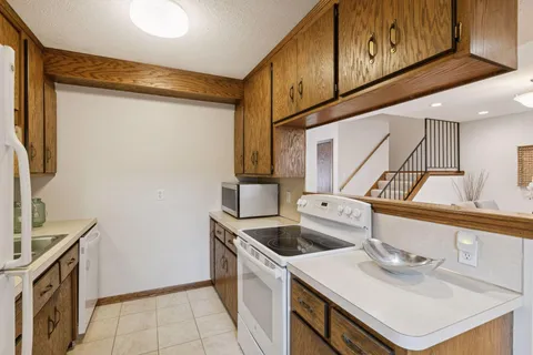 $274,900 | 196 Windsor Lane, New Brighton, MN 55112