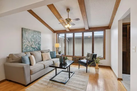 $274,900 | 196 Windsor Lane, New Brighton, MN 55112