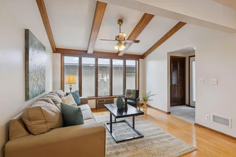 $274,900 | 196 Windsor Lane, New Brighton, MN 55112