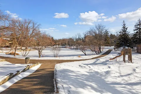 $274,900 | 196 Windsor Lane, New Brighton, MN 55112