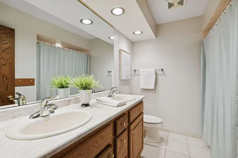 $274,900 | 196 Windsor Lane, New Brighton, MN 55112