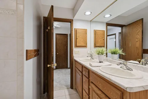 $274,900 | 196 Windsor Lane, New Brighton, MN 55112