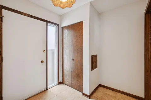 $274,900 | 196 Windsor Lane, New Brighton, MN 55112