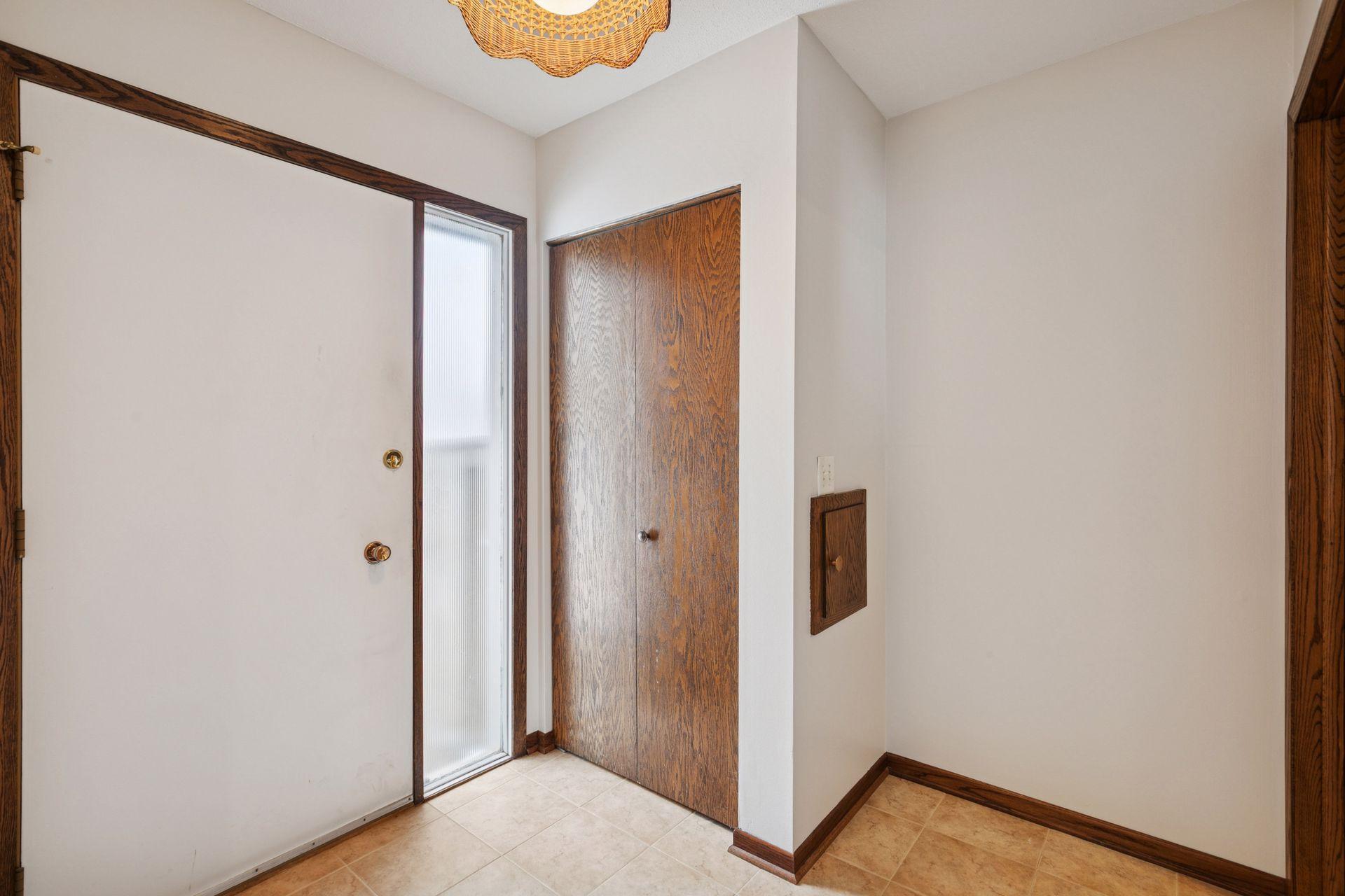 196 Windsor Lane New Brighton, MN 55112 - Photo 3 of 40