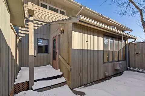 $274,900 | 196 Windsor Lane, New Brighton, MN 55112