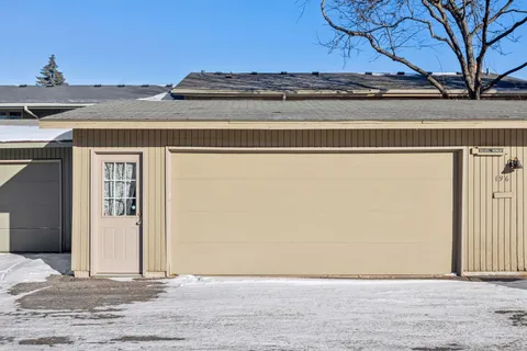 $274,900 | 196 Windsor Lane, New Brighton, MN 55112