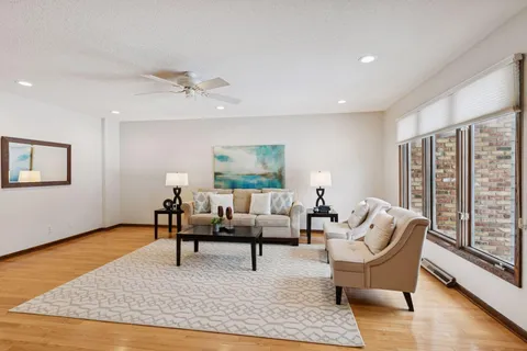 $274,900 | 196 Windsor Lane, New Brighton, MN 55112