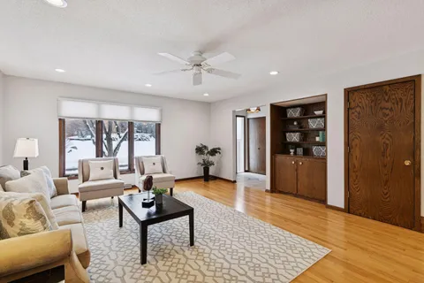 $274,900 | 196 Windsor Lane, New Brighton, MN 55112