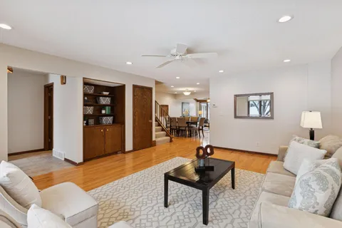 $274,900 | 196 Windsor Lane, New Brighton, MN 55112