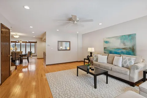 $274,900 | 196 Windsor Lane, New Brighton, MN 55112