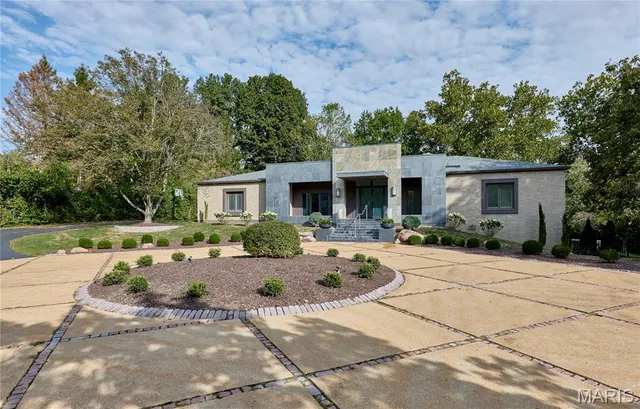 $1,995,000 | 11239 Mosley Hill Drive, St. Louis, MO 63141