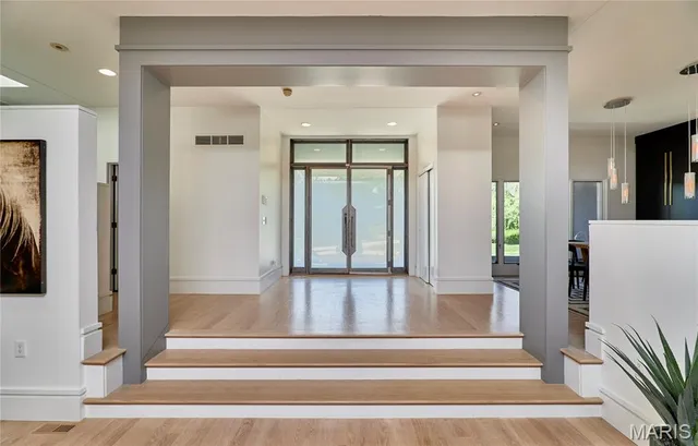 $1,995,000 | 11239 Mosley Hill Drive, St. Louis, MO 63141