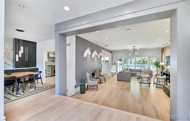 $1,995,000 | 11239 Mosley Hill Drive, St. Louis, MO 63141