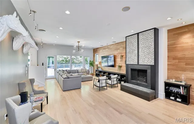 $1,995,000 | 11239 Mosley Hill Drive, St. Louis, MO 63141