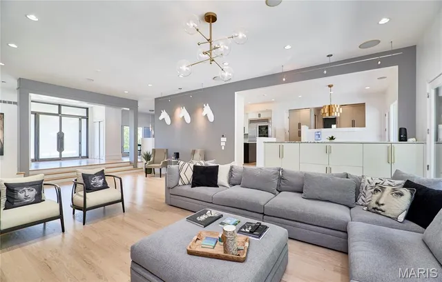 $1,995,000 | 11239 Mosley Hill Drive, St. Louis, MO 63141