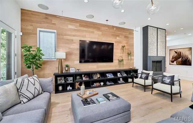 $1,995,000 | 11239 Mosley Hill Drive, St. Louis, MO 63141