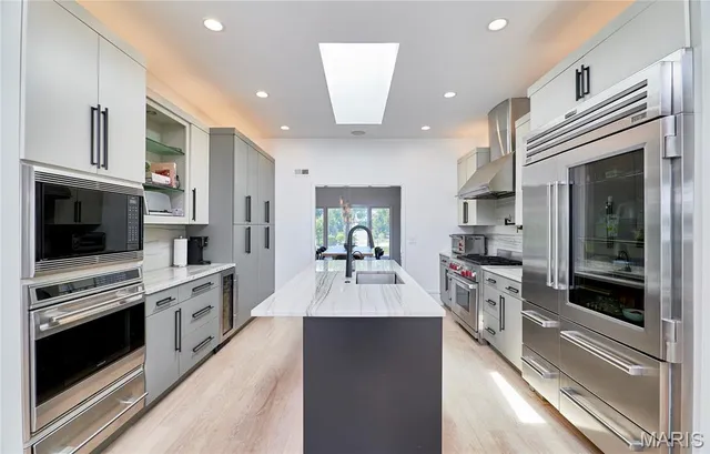 $1,995,000 | 11239 Mosley Hill Drive, St. Louis, MO 63141