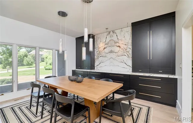 $1,995,000 | 11239 Mosley Hill Drive, St. Louis, MO 63141