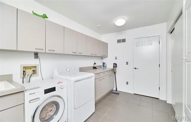 $1,995,000 | 11239 Mosley Hill Drive, St. Louis, MO 63141