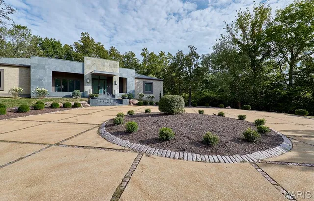$1,995,000 | 11239 Mosley Hill Drive, St. Louis, MO 63141