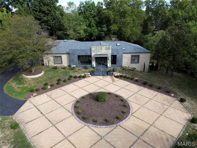 $1,995,000 | 11239 Mosley Hill Drive, St. Louis, MO 63141