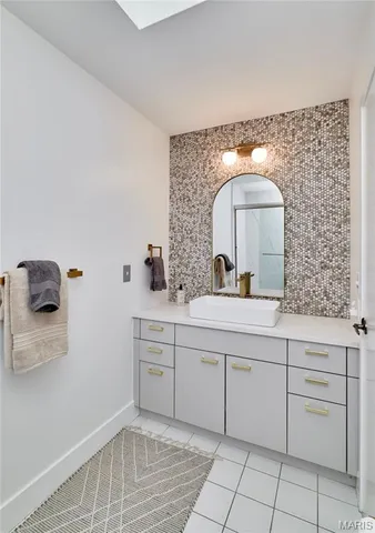 $1,995,000 | 11239 Mosley Hill Drive, St. Louis, MO 63141