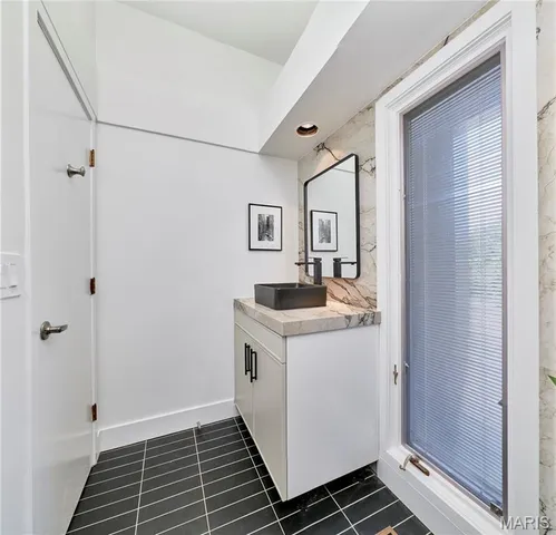 $1,995,000 | 11239 Mosley Hill Drive, St. Louis, MO 63141