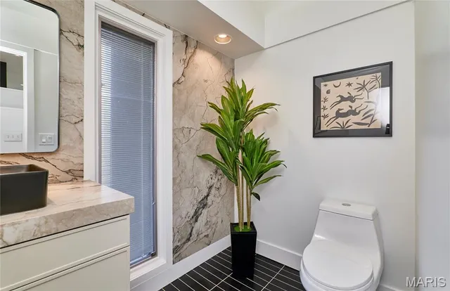 $1,995,000 | 11239 Mosley Hill Drive, St. Louis, MO 63141