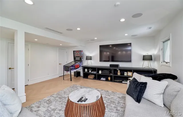 $1,995,000 | 11239 Mosley Hill Drive, St. Louis, MO 63141