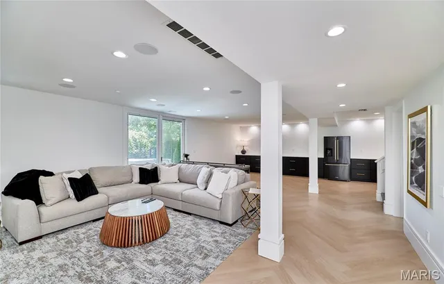 $1,995,000 | 11239 Mosley Hill Drive, St. Louis, MO 63141