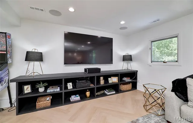 $1,995,000 | 11239 Mosley Hill Drive, St. Louis, MO 63141