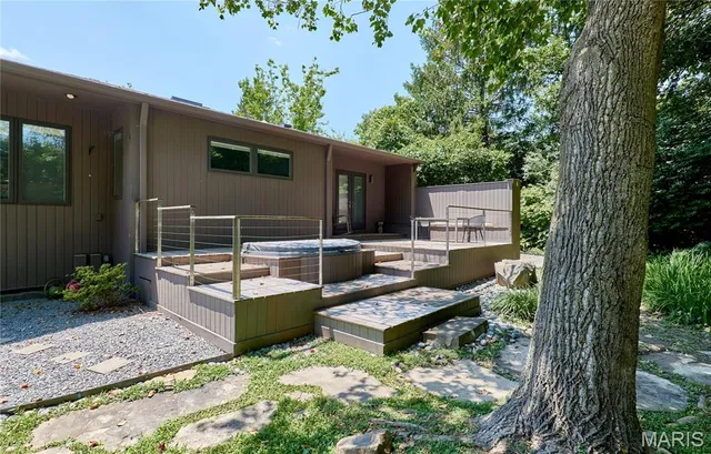 $1,995,000 | 11239 Mosley Hill Drive, St. Louis, MO 63141