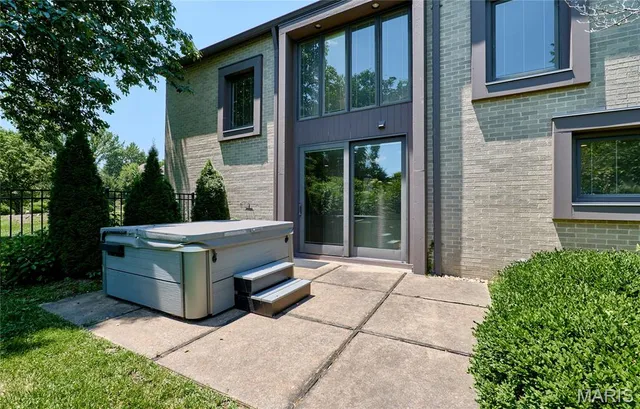 $1,995,000 | 11239 Mosley Hill Drive, St. Louis, MO 63141