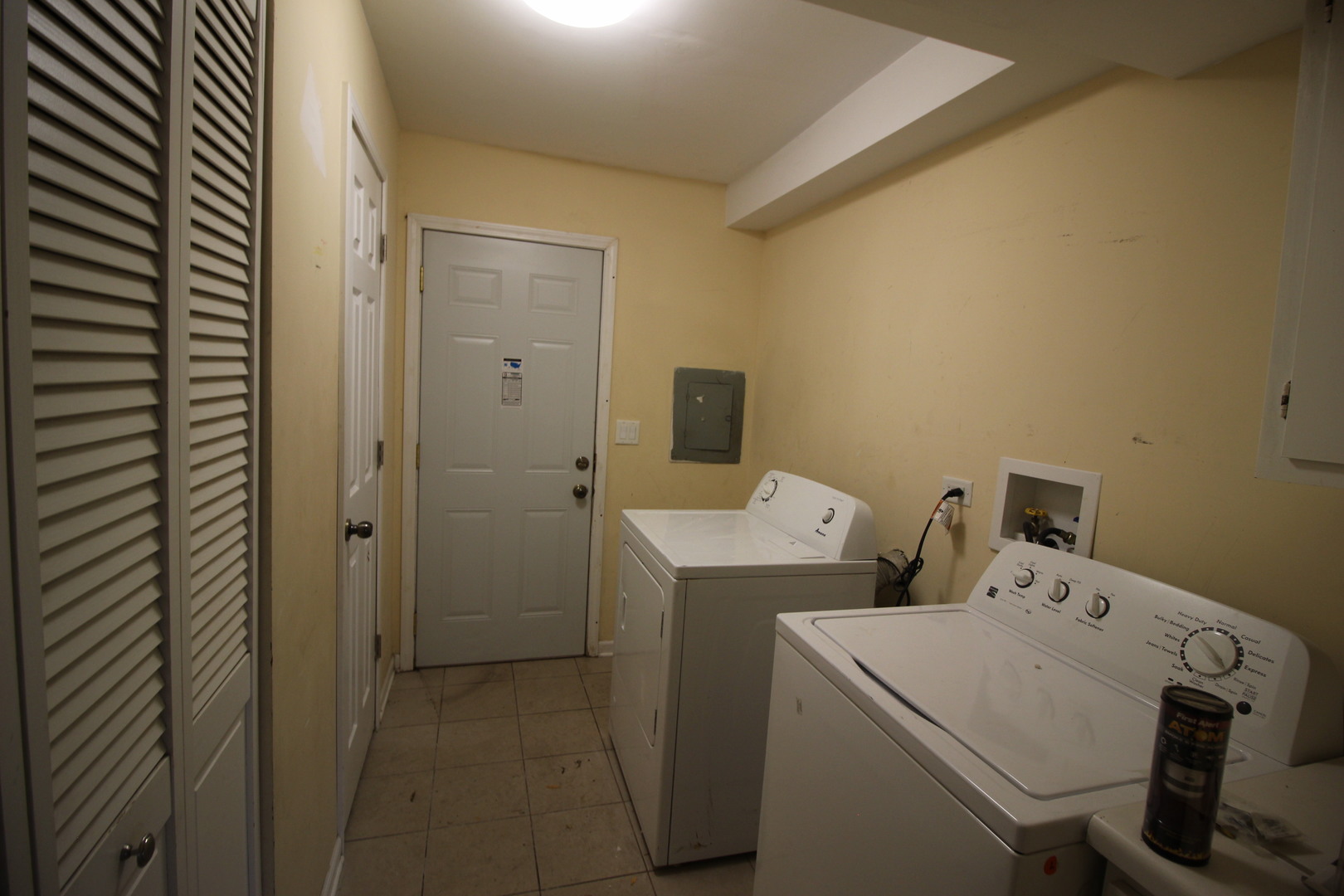 1723 McKool Avenue Streamwood, IL 60107 - Photo 7 of 11 a utility room with dryer and washer