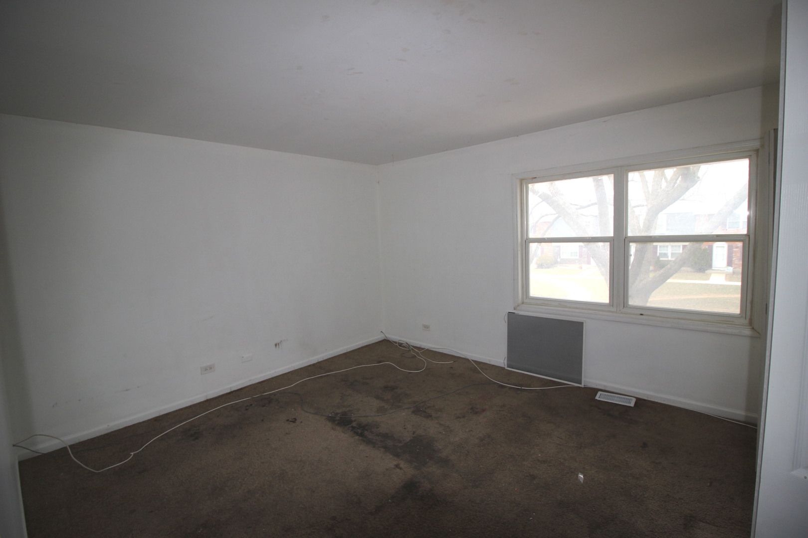 1723 McKool Avenue Streamwood, IL 60107 - Photo 10 of 11 an empty room with a window