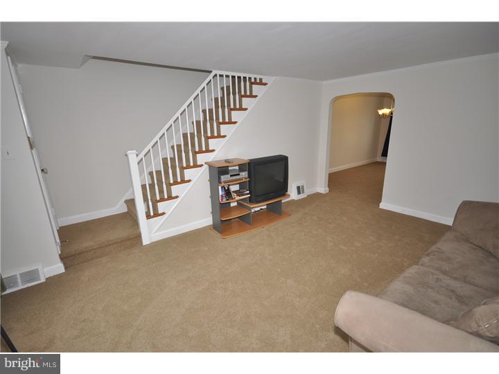 432 Rively Avenue Collingdale, PA 19023 - Photo 4 of 17 Living Room