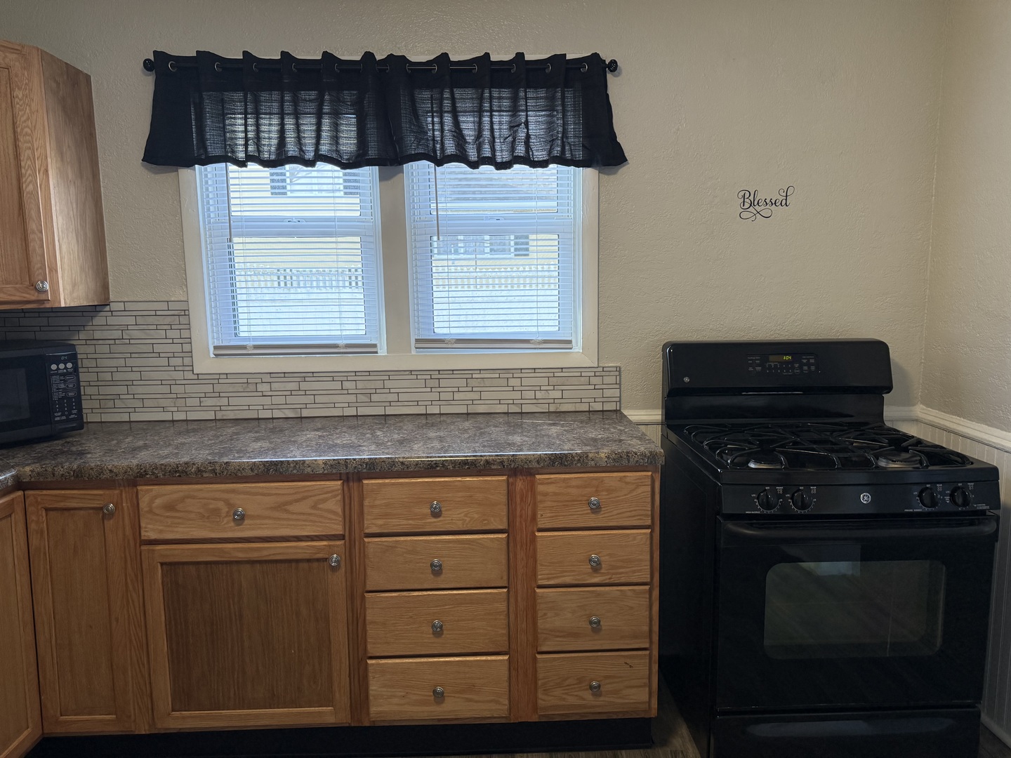 513 Barney Riva Street Dalzell, IL 61320 - Photo 11 of 39 a kitchen with granite countertop a stove and a microwave