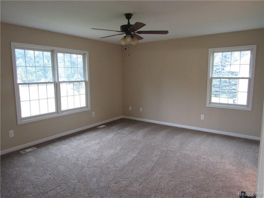 470 High Ridge Lane Leonard, MI 48367 - Photo 25 of 41 IMG_2951.JPG