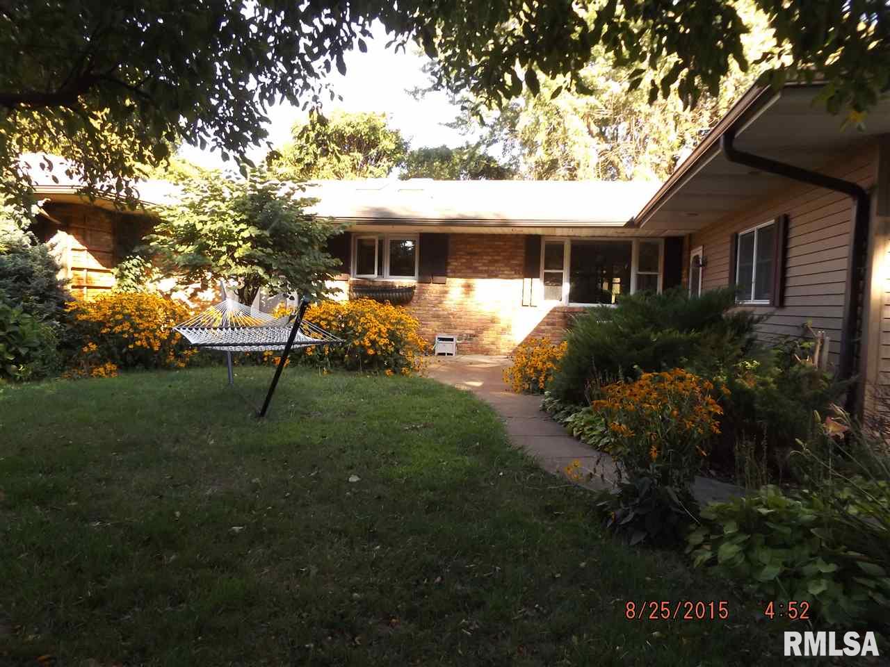 18179 Red Shale Hill Road Pekin, IL 61554 - Photo 1 of 35