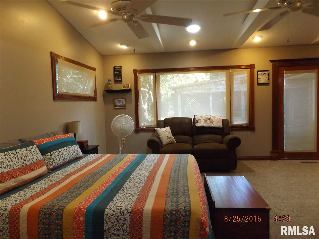 18179 Red Shale Hill Road Pekin, IL 61554 - Photo 12 of 35