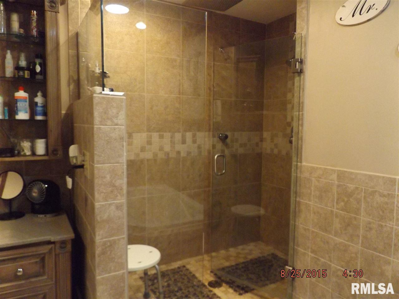 18179 Red Shale Hill Road Pekin, IL 61554 - Photo 14 of 35