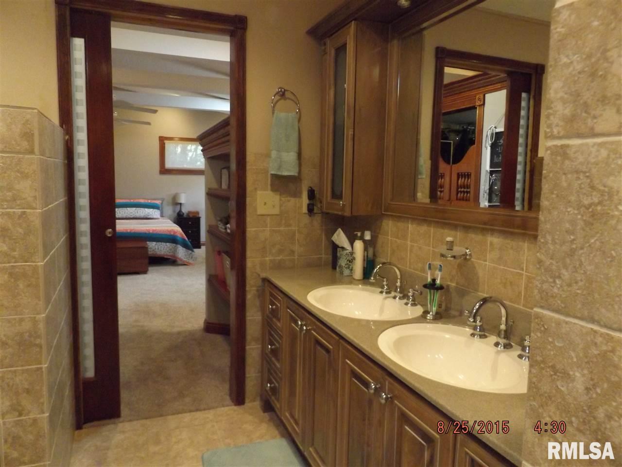 18179 Red Shale Hill Road Pekin, IL 61554 - Photo 15 of 35