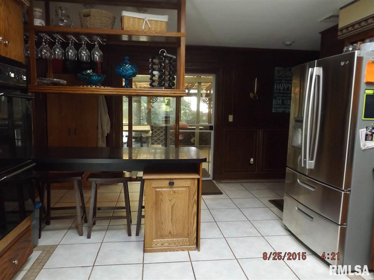 18179 Red Shale Hill Road Pekin, IL 61554 - Photo 7 of 35